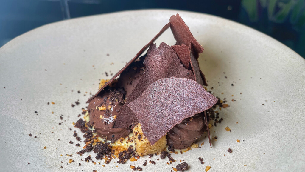 Ghoa: un viaje entre Andalucía y el mundo… desde Chipiona 14 El chocolate nunca falta en los postres. Foto: Salva Moreno