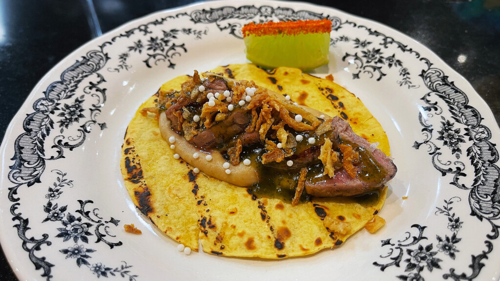 Ghoa: un viaje entre Andalucía y el mundo… desde Chipiona 13 El taco de presa ibérica. Foto: Salva Moreno