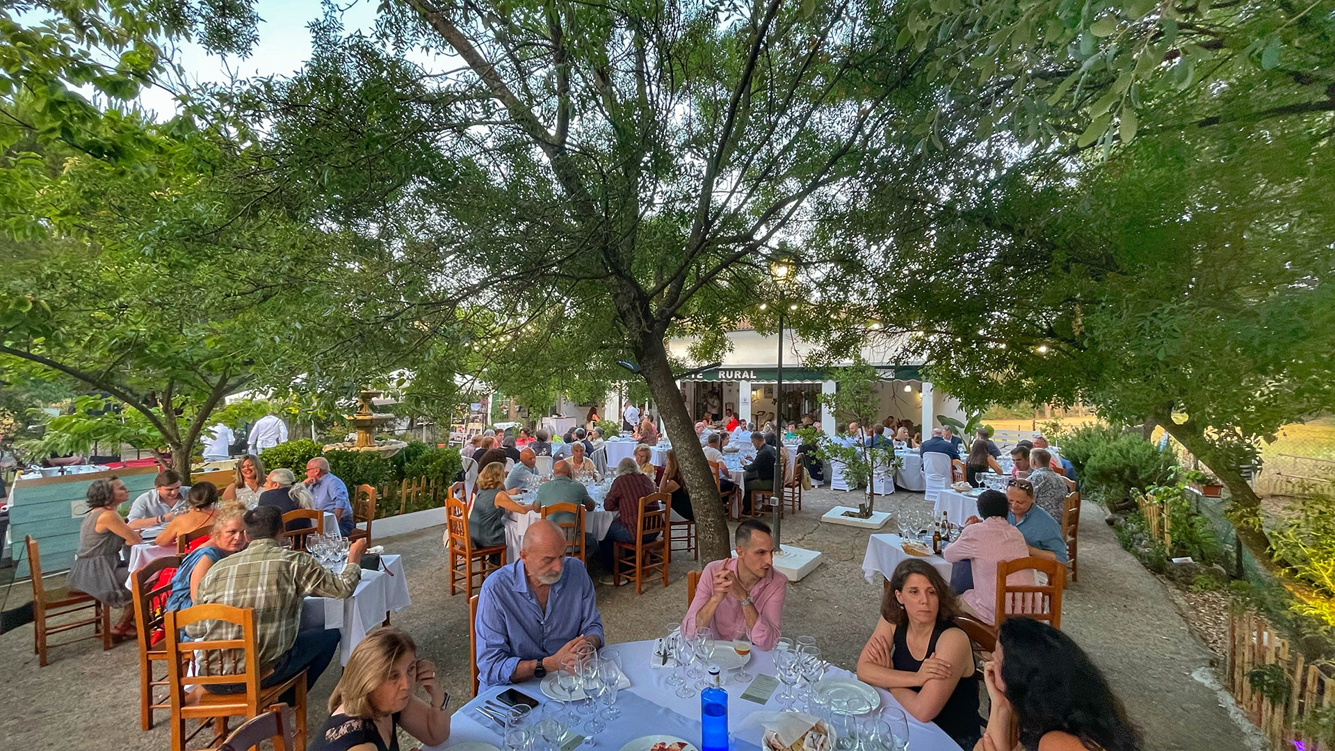 Ambiente en el Mesón Los Alamillos de Grazalema. Foto: Salva Moreno
