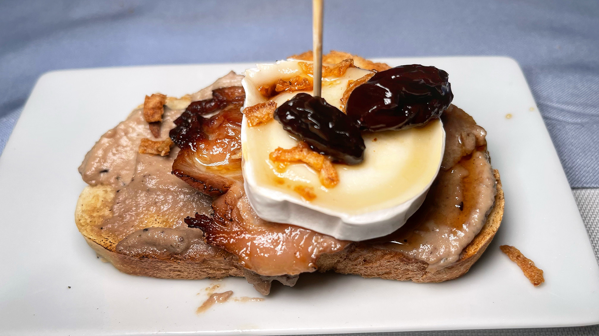 Tosta de solomillo, el plato de Josefi Barrera. Foto: Salva Moreno