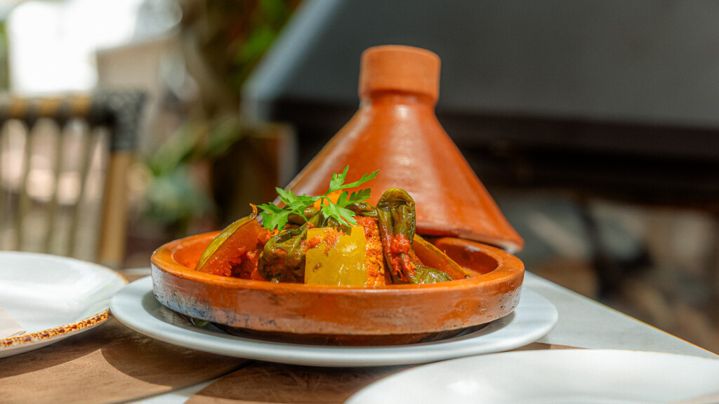 Jardín de Madreselva presenta su nueva carta en Los Caños de Meca 4 El cous cous de atún de almadraba. Foto: Grupo Califa