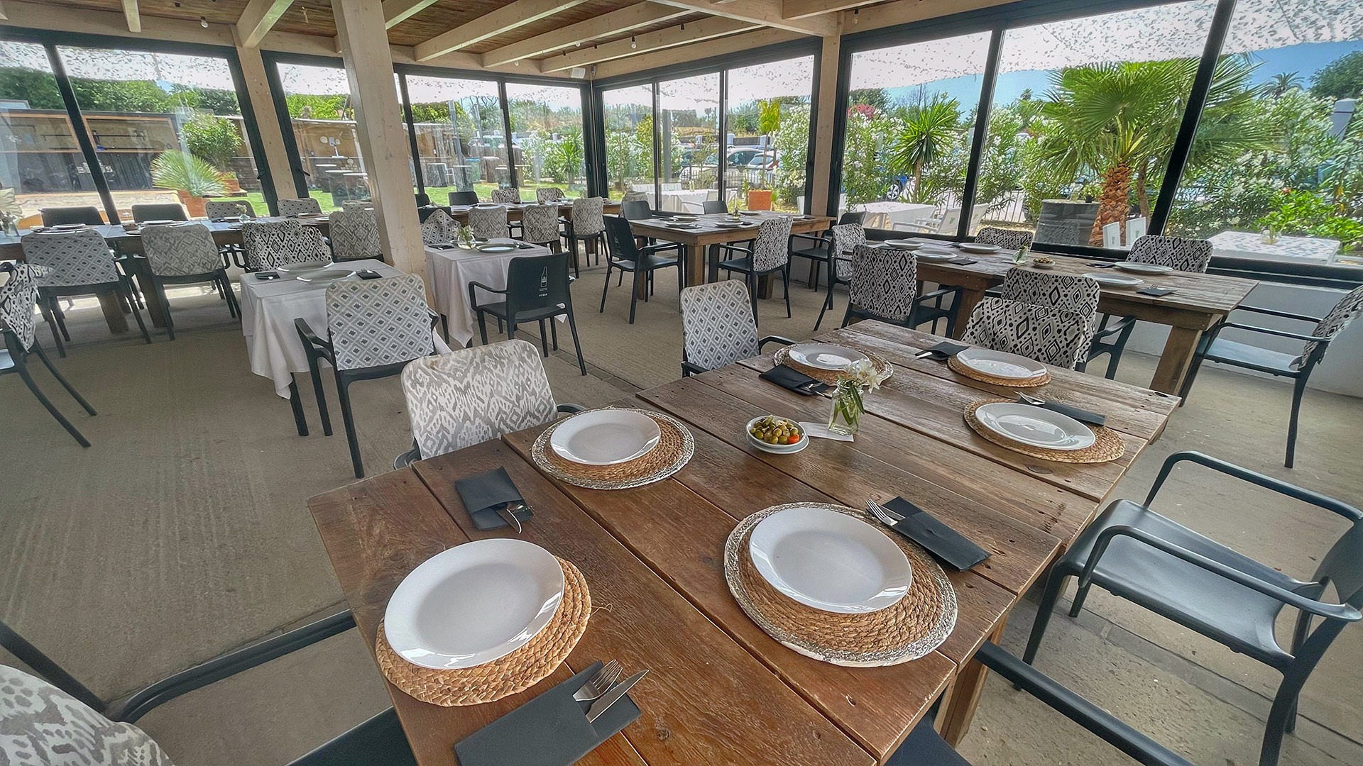 La sala del restaurante Lago de Arcos. Foto: Salva Moreno