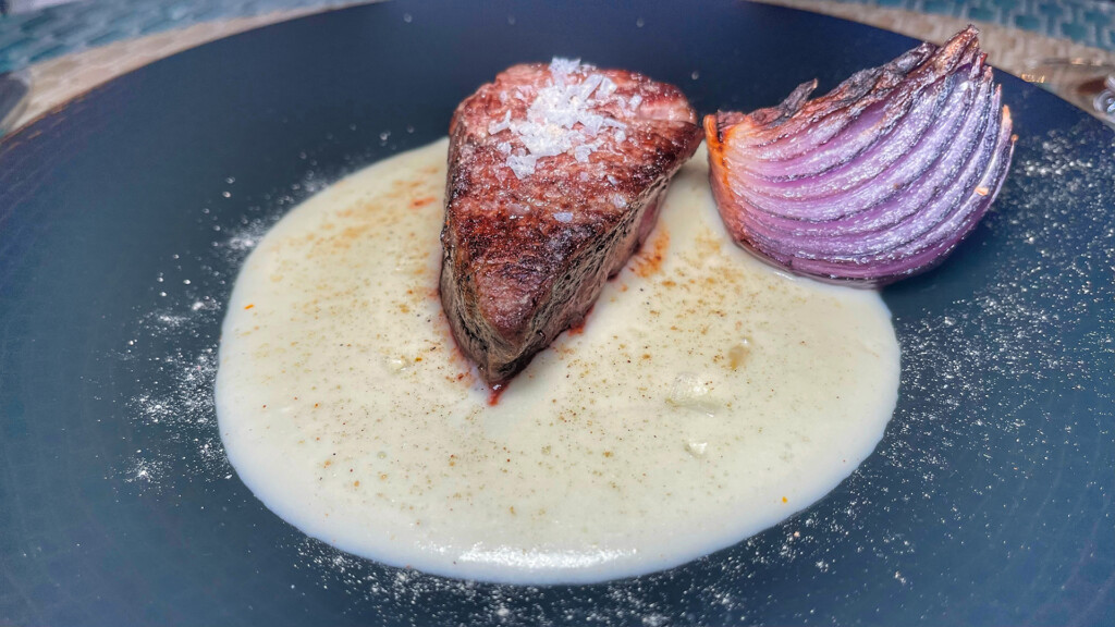 Novedades en Malcriado (Tarifa), que se apunta al menú degustación 8 Solomillo de ternera. Foto: Salva Moreno