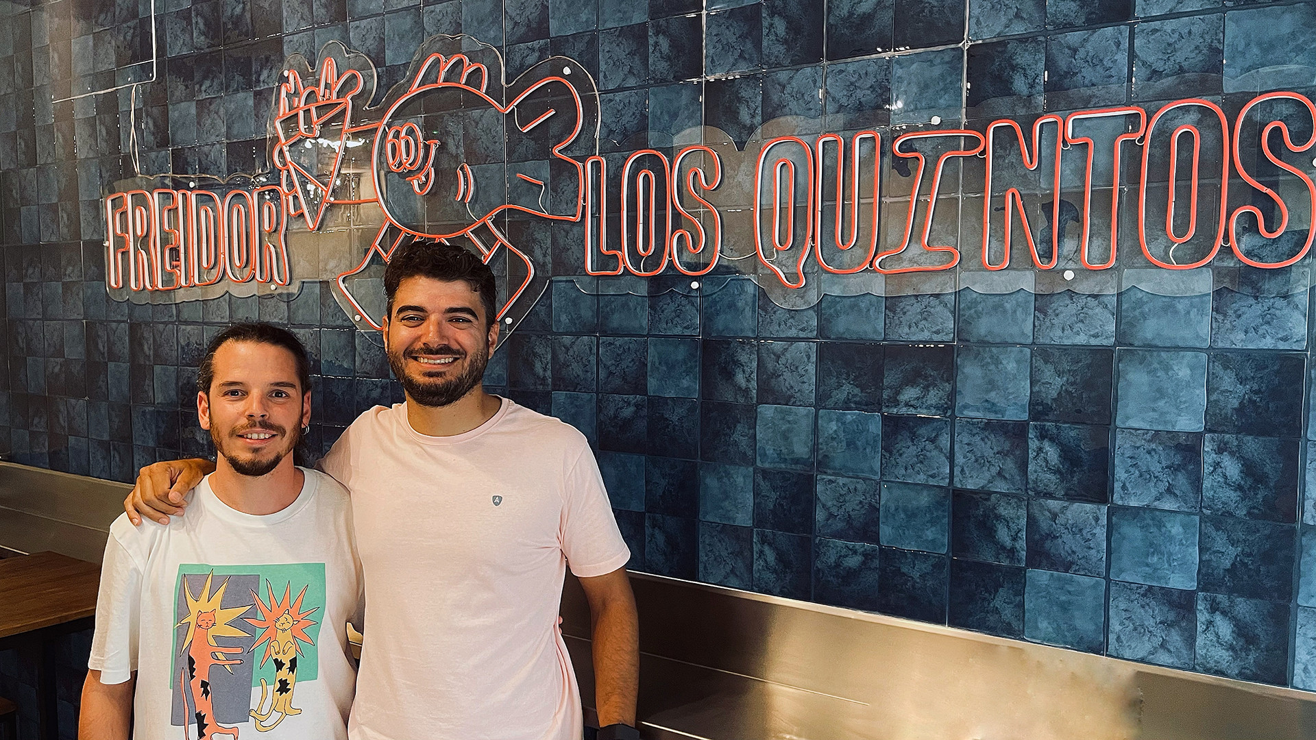 Alberto Torres y Joaquín Ruiz, en el Freidor Los Quintos de Chiclana. Foto: Salva Moreno