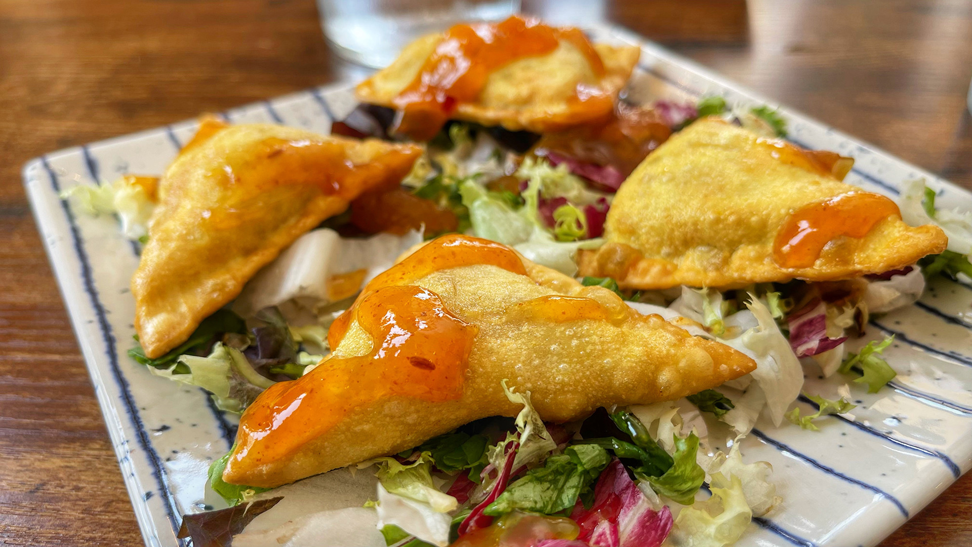 Samosa de pollo al curry. Foto: Salva Moreno