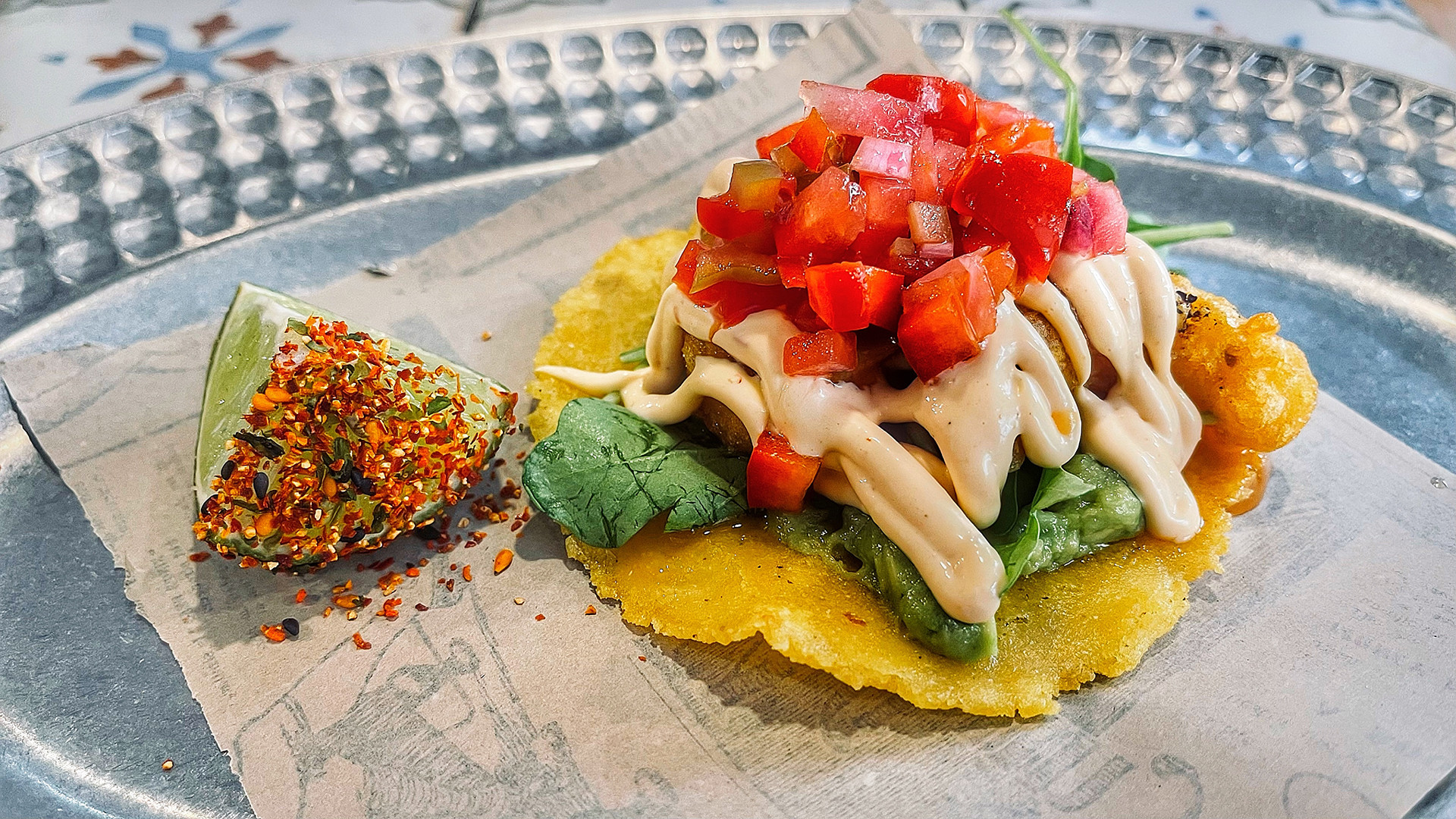 Taco de gambones en tempura. Foto: Salva Moreno