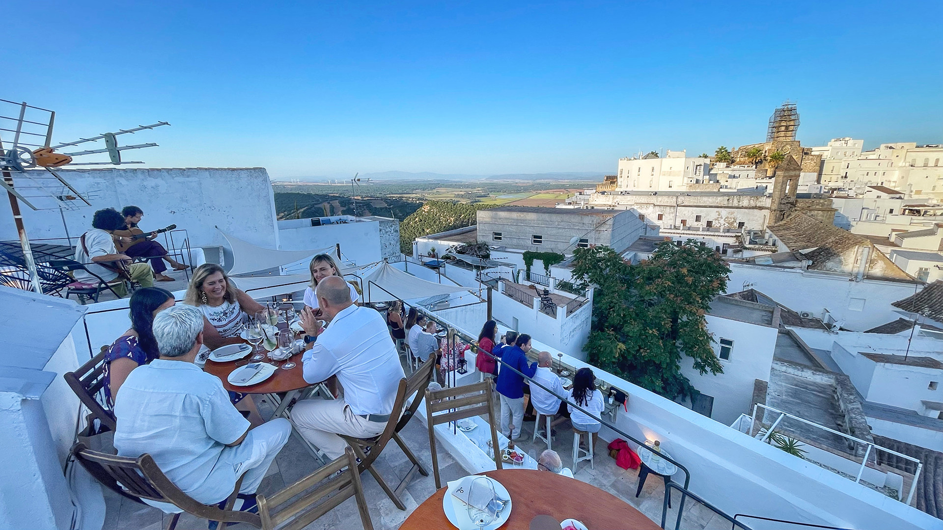 Vistas desde la terraza L'apéro, en Vejer. Foto: Salva Moreno