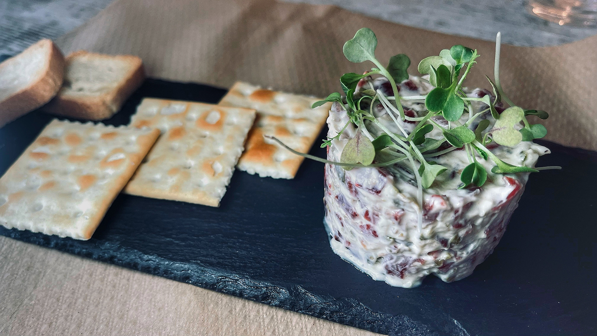 Tartar de salchichón. Foto: Salva Moreno